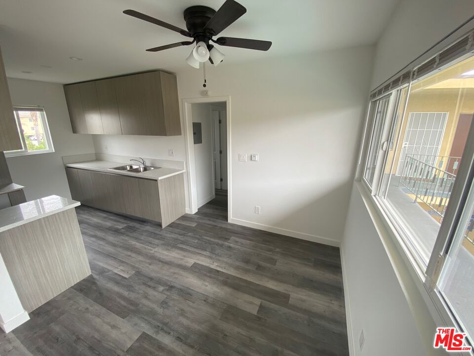 6744 Woodley Avenue 25 Property Photo 3