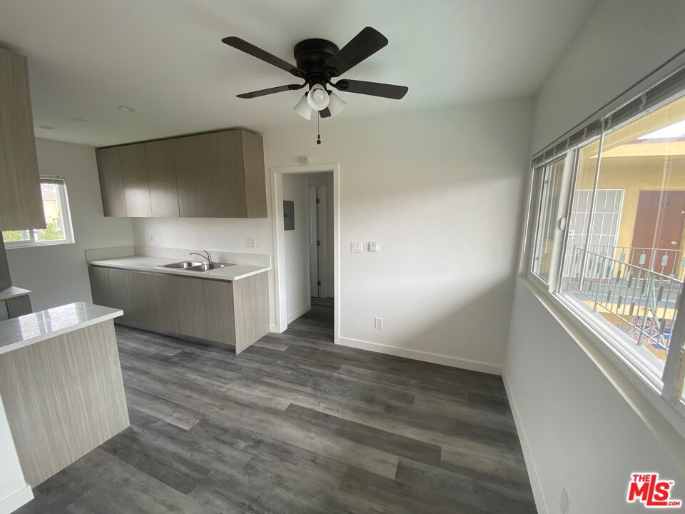 6744 Woodley Avenue 25 Property Photo 7