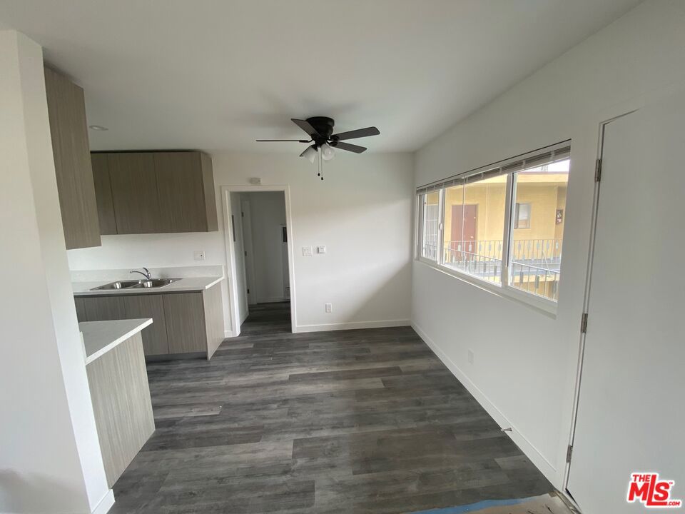 6744 Woodley Avenue 25 Property Photo 8