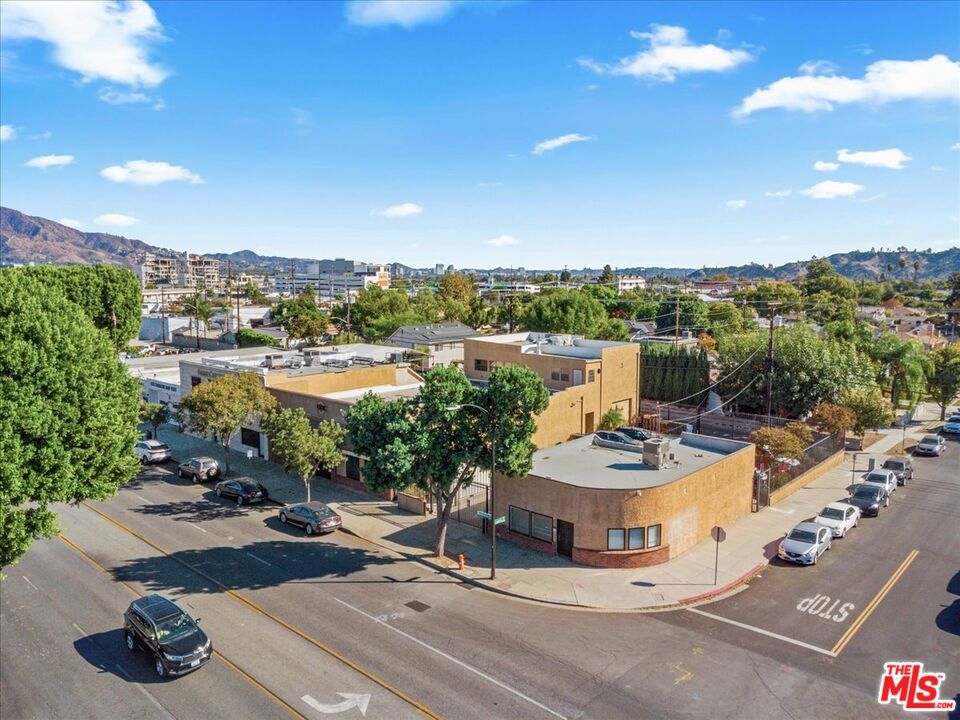 1014 W Magnolia Boulevard Property Photo 16
