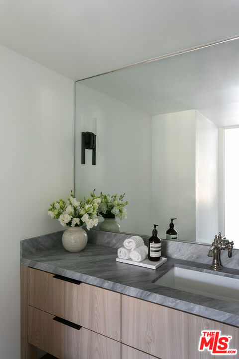 1100 Alta Loma Road 1202 Property Photo 15