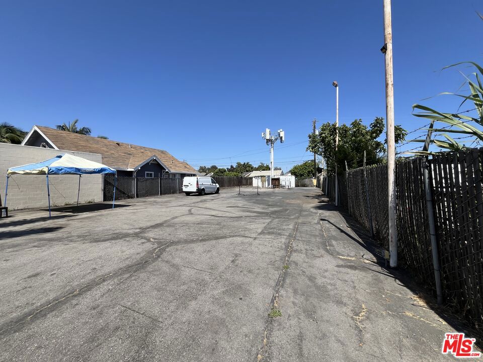 1325 S Main Street Property Photo 2