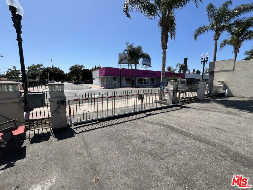 1325 S Main Street Property Photo 3