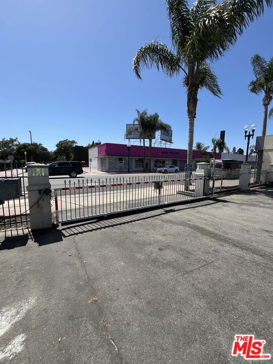 1325 S Main Street Property Photo 5