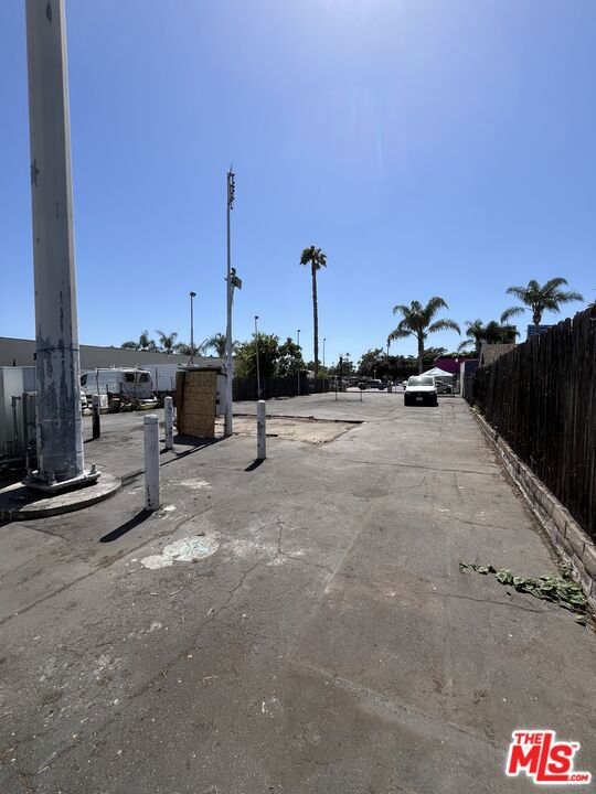 1325 S Main Street Property Photo 7