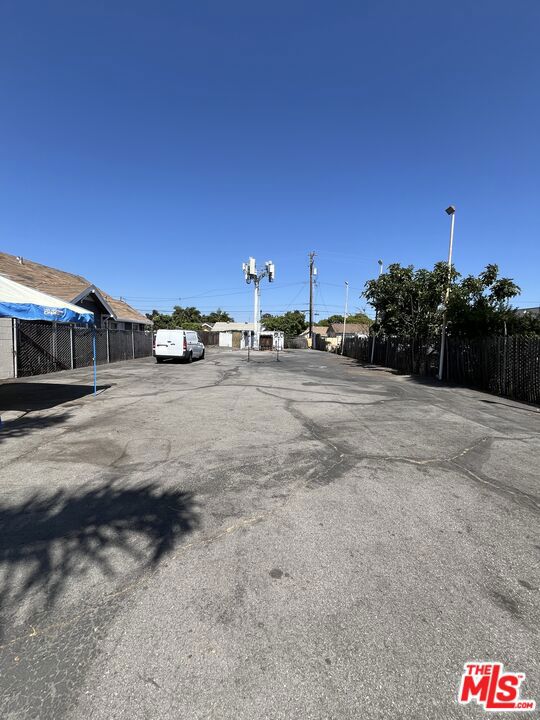 1325 S Main Street Property Photo 8