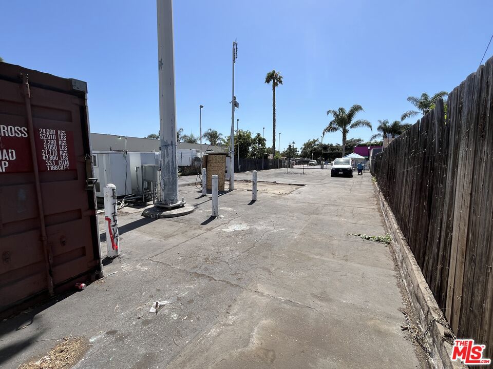 1325 S Main Street Property Photo 9