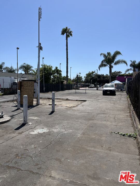 1325 S Main Street Property Photo 11