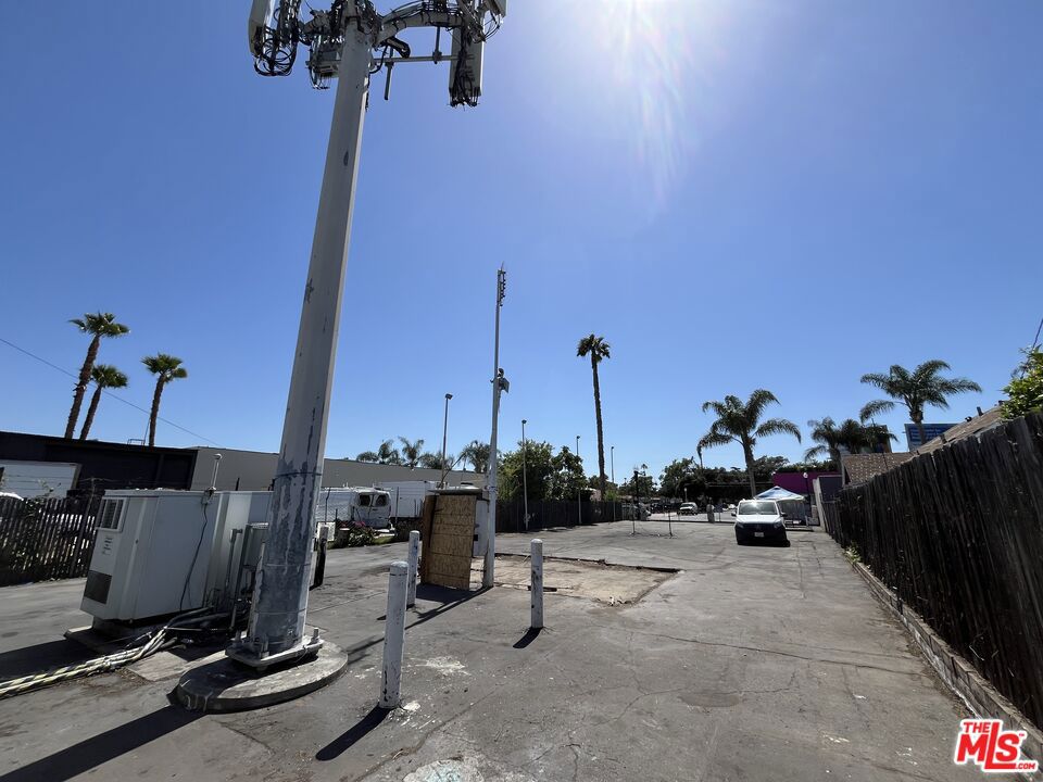 1325 S Main Street Property Photo 13