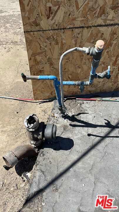 1325 S Main Street Property Photo 18