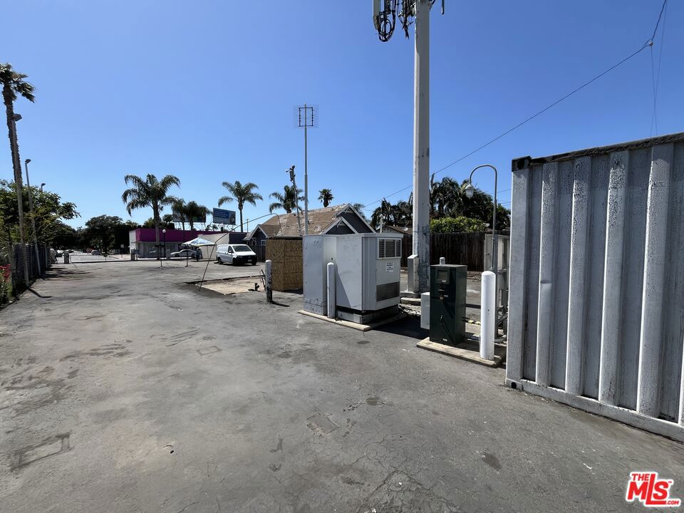 1325 S Main Street Property Photo 20