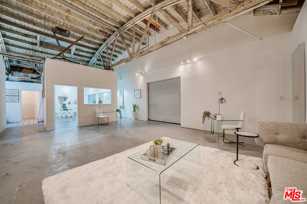 2330 S Broadway 101b Property Photo 4