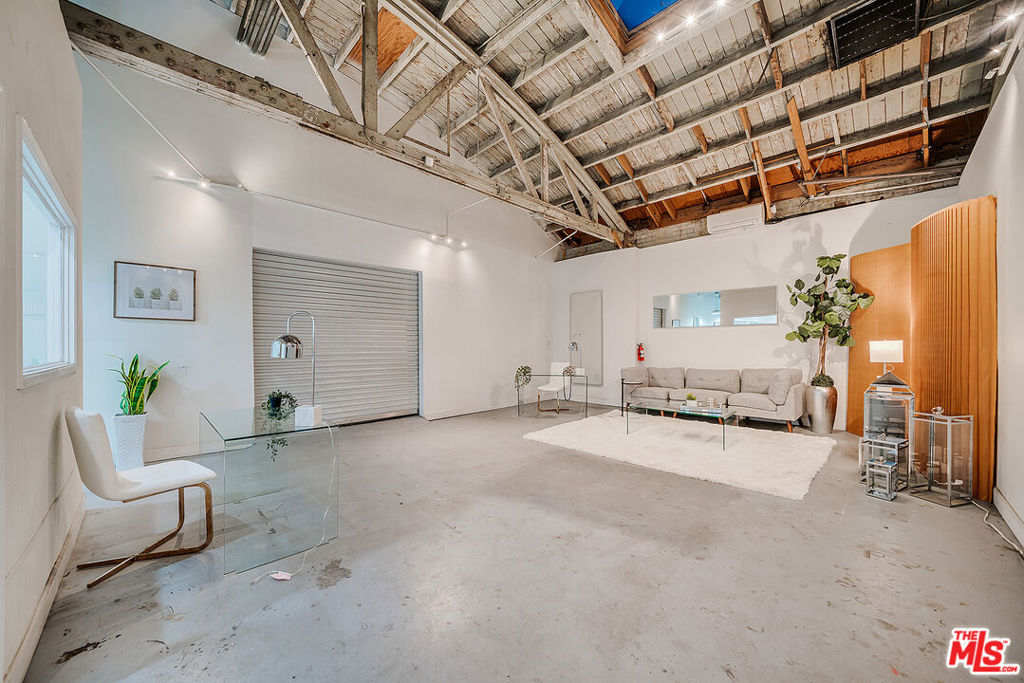 2330 S Broadway 101b Property Photo 6