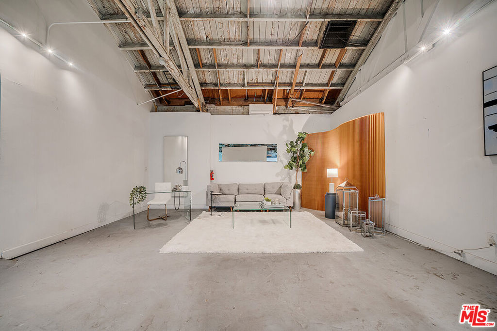 2330 S Broadway 101b Property Photo 14