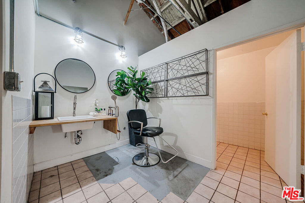 2330 S Broadway 101b Property Photo 15