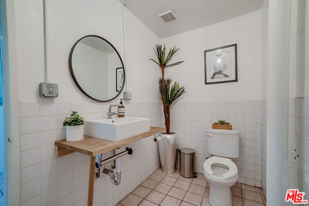 2330 S Broadway 101b Property Photo 18