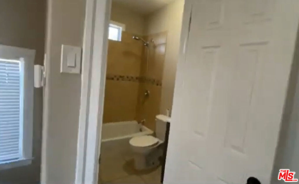 1284 W 38th Street Property Photo 3