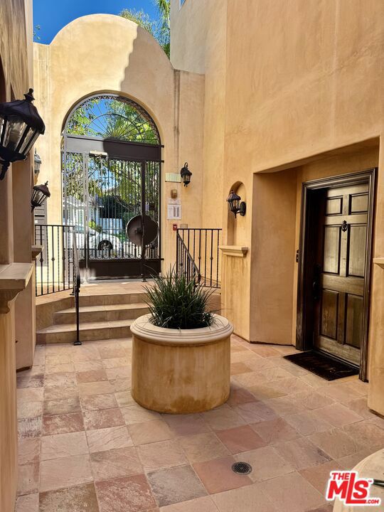 1311 Centinela Avenue 3