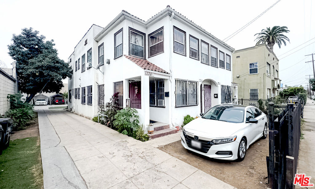 1521 Menlo Avenue Property Photo 3