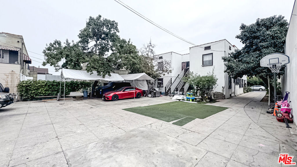 1521 Menlo Avenue Property Photo 4