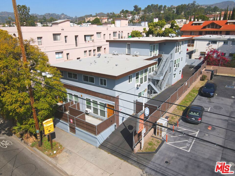 6061 Franklin Avenue Property Photo