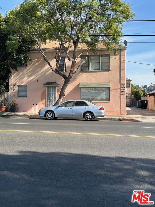 1816 Hillhurst Avenue Property Photo 1