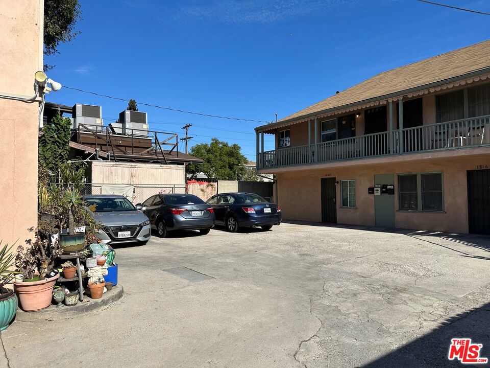 1816 Hillhurst Avenue Property Photo 7