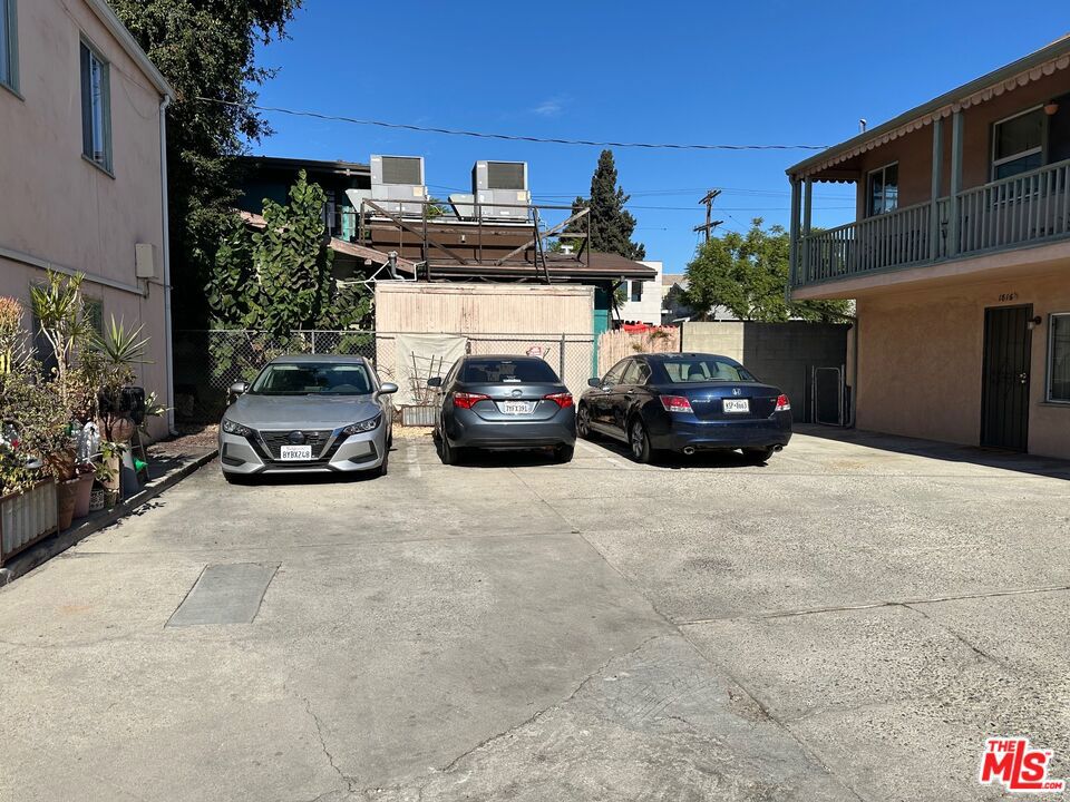 1816 Hillhurst Avenue Property Photo 8