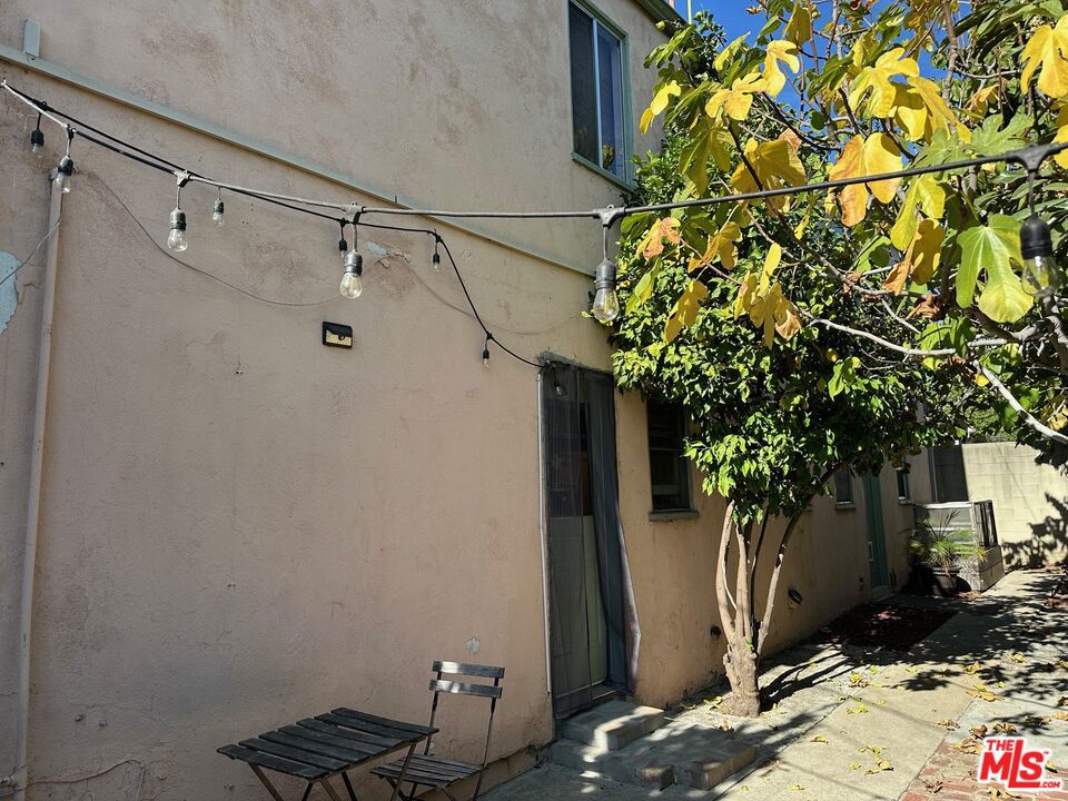 1816 Hillhurst Avenue Property Photo 9