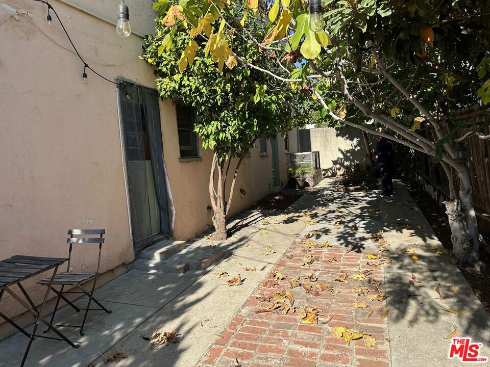 1816 Hillhurst Avenue Property Photo 10
