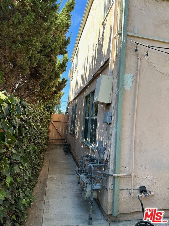 1816 Hillhurst Avenue Property Photo 11