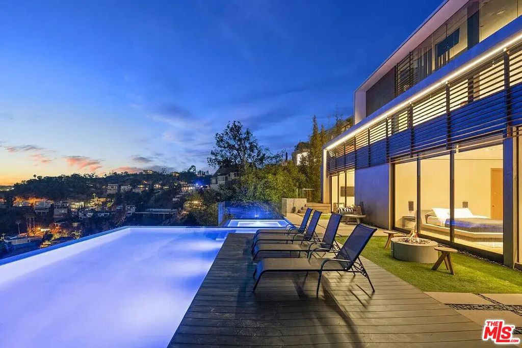 8790 Appian Way Property Photo 1