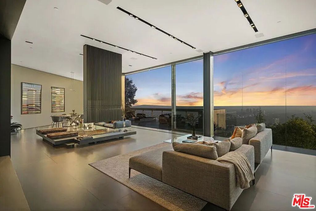 8790 Appian Way Property Photo 6