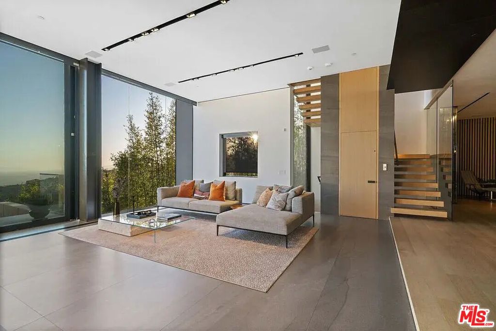 8790 Appian Way Property Photo 8