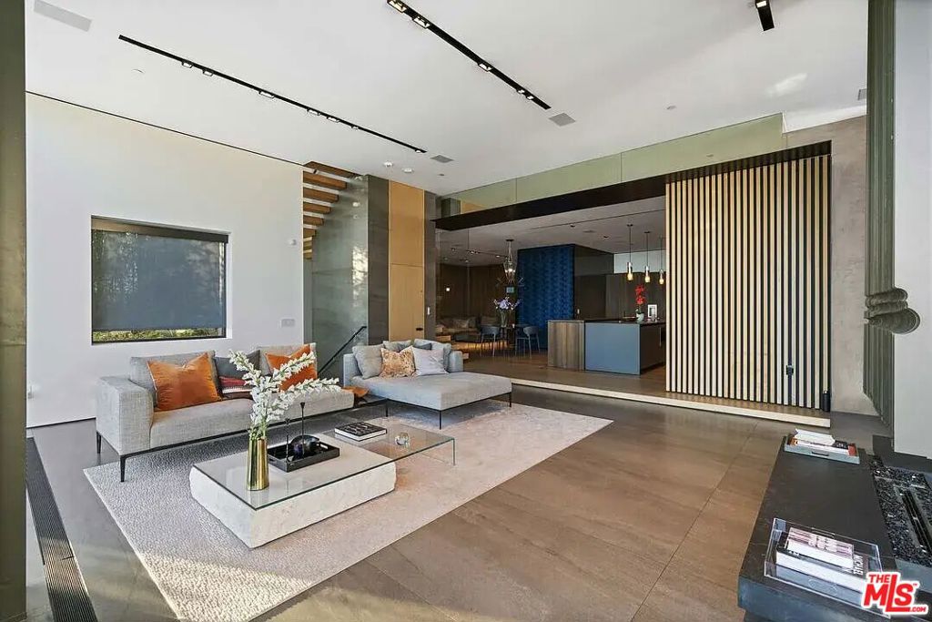 8790 Appian Way Property Photo 9