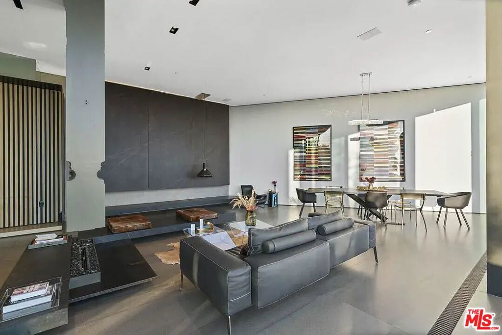 8790 Appian Way Property Photo 12