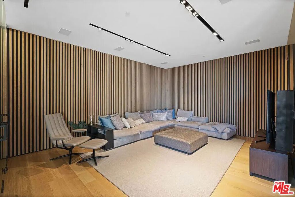 8790 Appian Way Property Photo 13