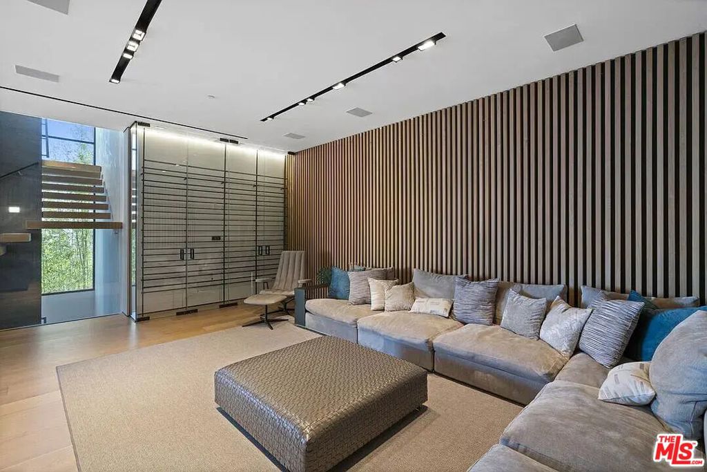 8790 Appian Way Property Photo 14