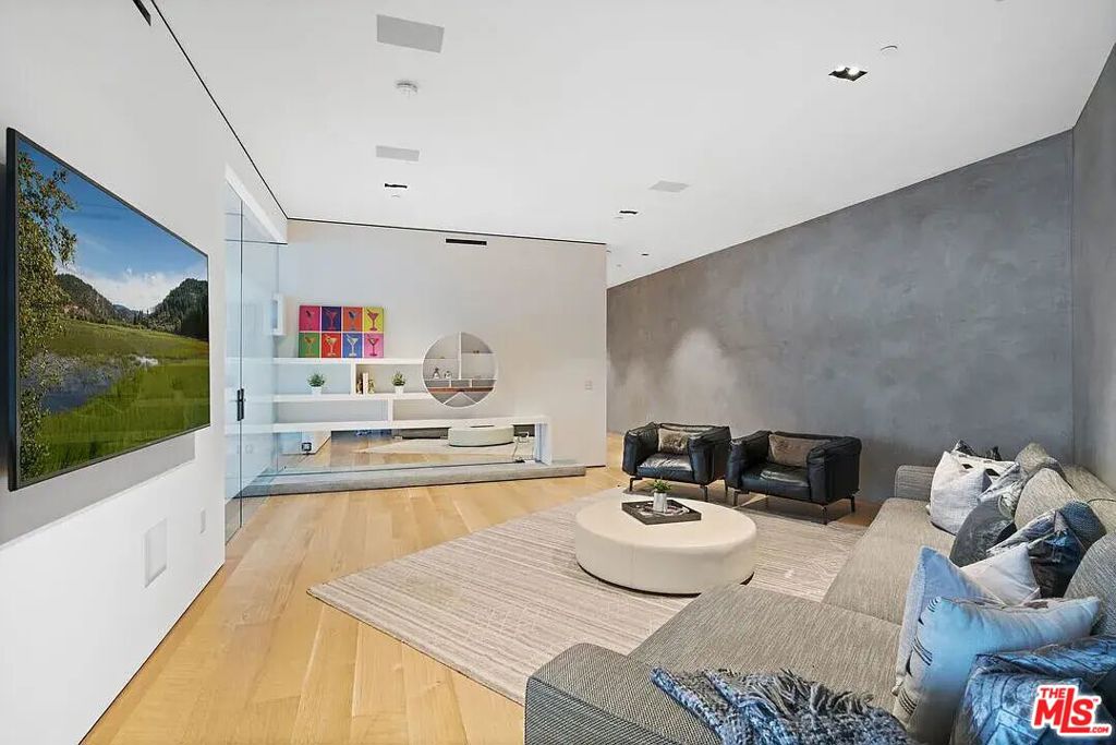 8790 Appian Way Property Photo 15