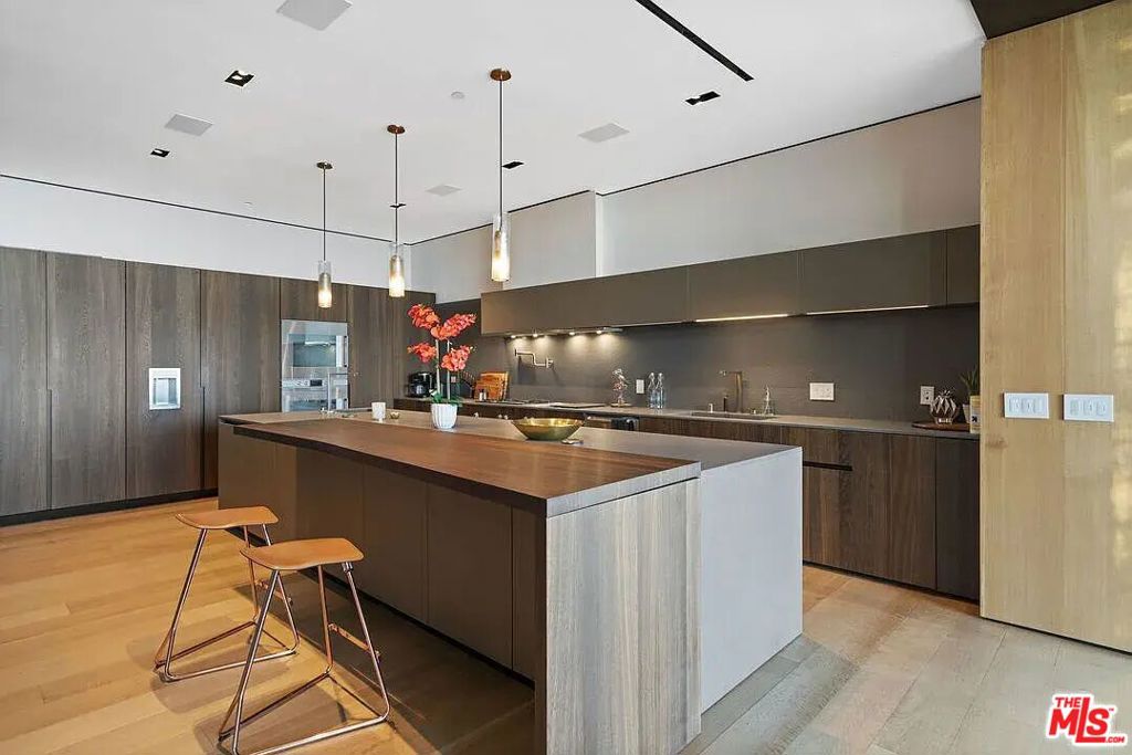 8790 Appian Way Property Photo 17