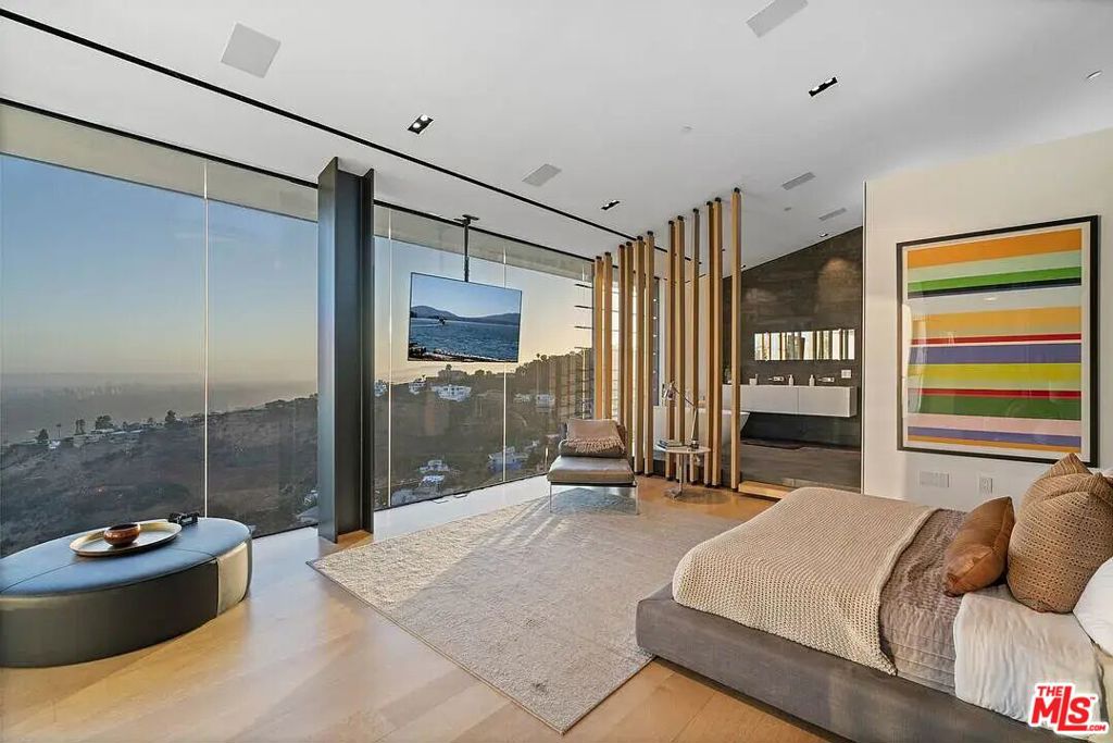 8790 Appian Way Property Photo 21