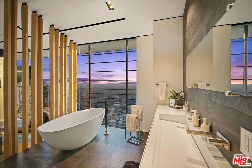 8790 Appian Way Property Photo 22