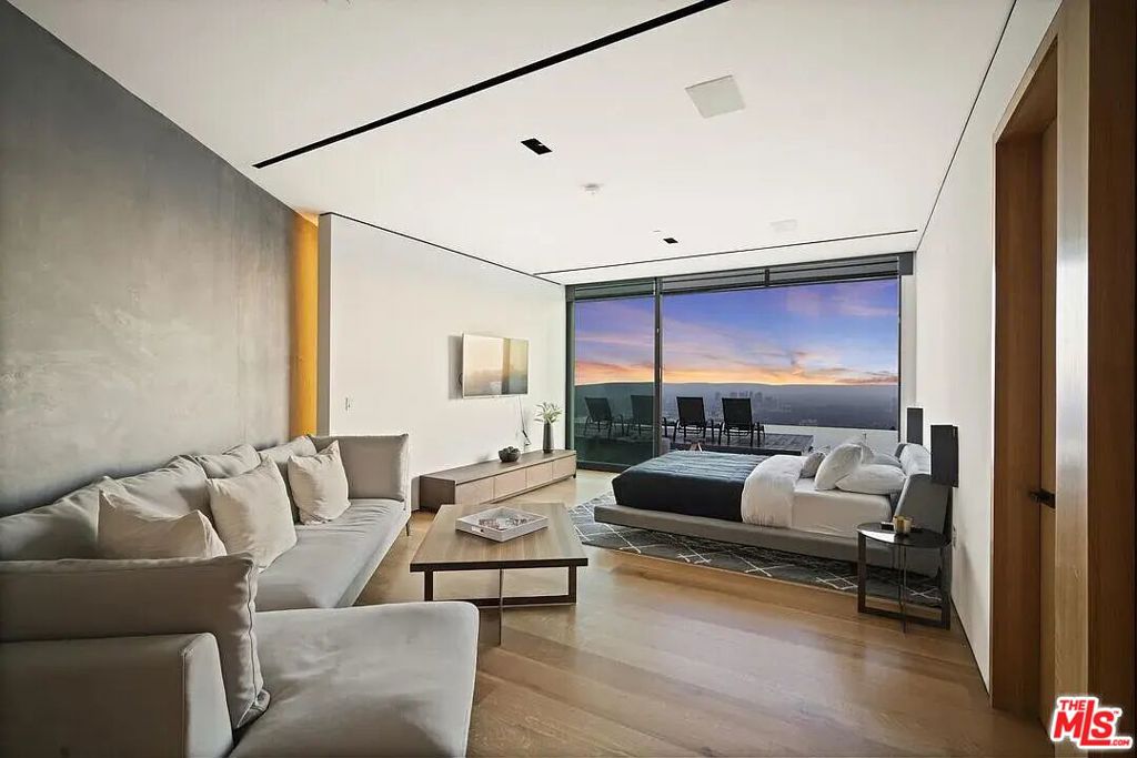 8790 Appian Way Property Photo 23