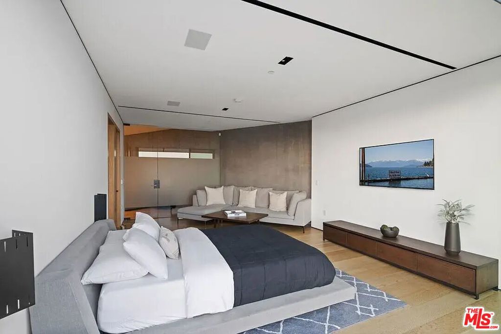 8790 Appian Way Property Photo 24