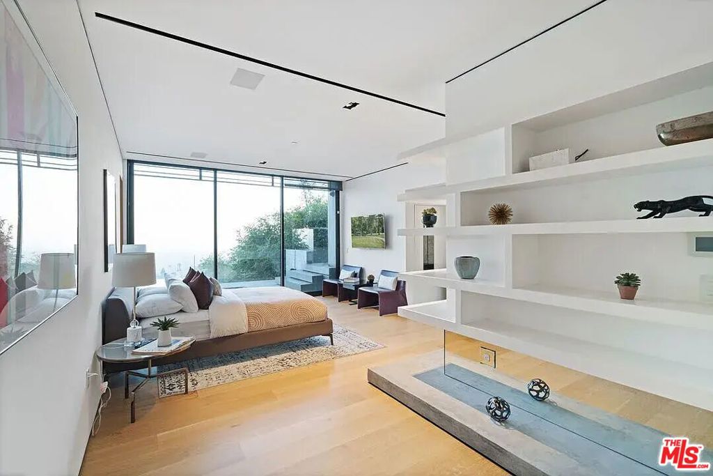 8790 Appian Way Property Photo 25