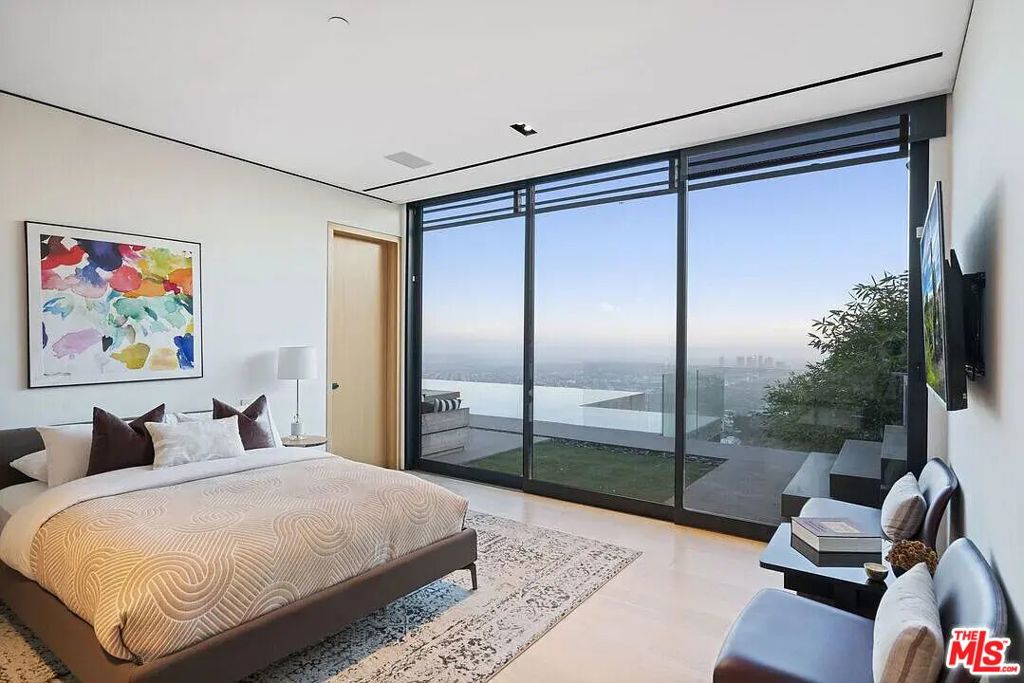 8790 Appian Way Property Photo 26