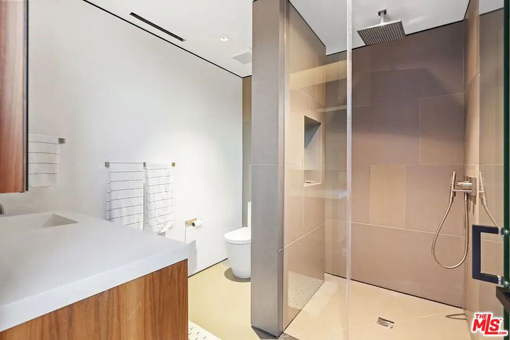 8790 Appian Way Property Photo 27