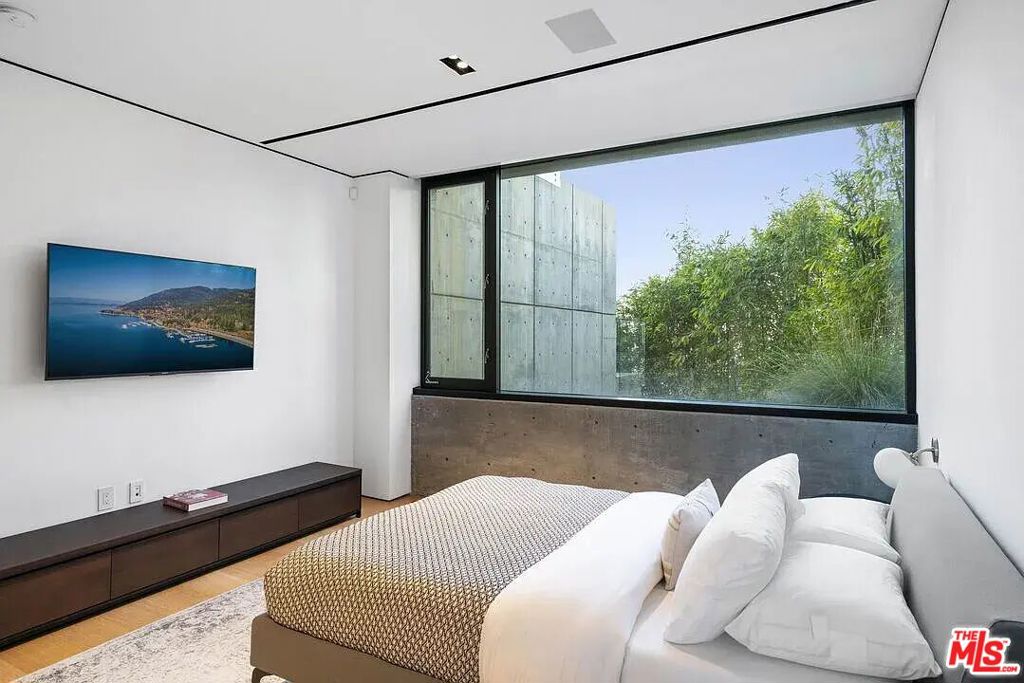 8790 Appian Way Property Photo 28