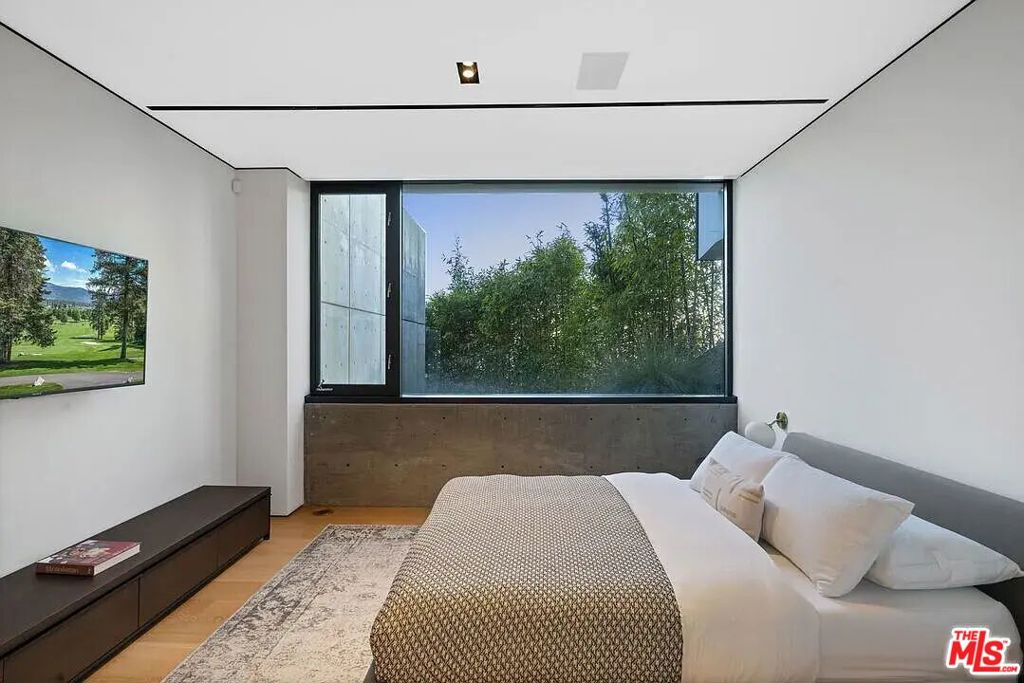 8790 Appian Way Property Photo 29