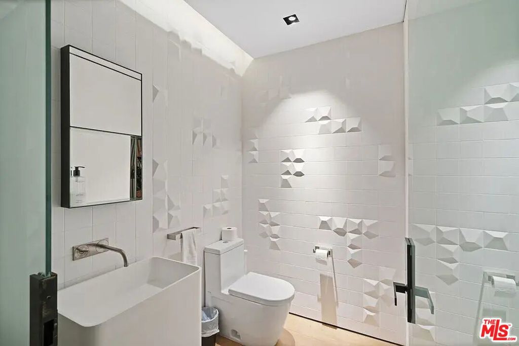 8790 Appian Way Property Photo 30